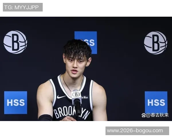 曾凡博全力以赴抢断狄龙皮球倒地争抢引发犯规争议 曾凡博全力以赴抢断狄龙皮球倒地争抢引发犯规争议